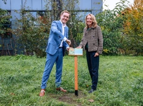 Opening NatuurBuurt met gedeputeerde Arno Bonte en directeur Marjan Kreijns. Fotocredits HEIJBLOM fotografie